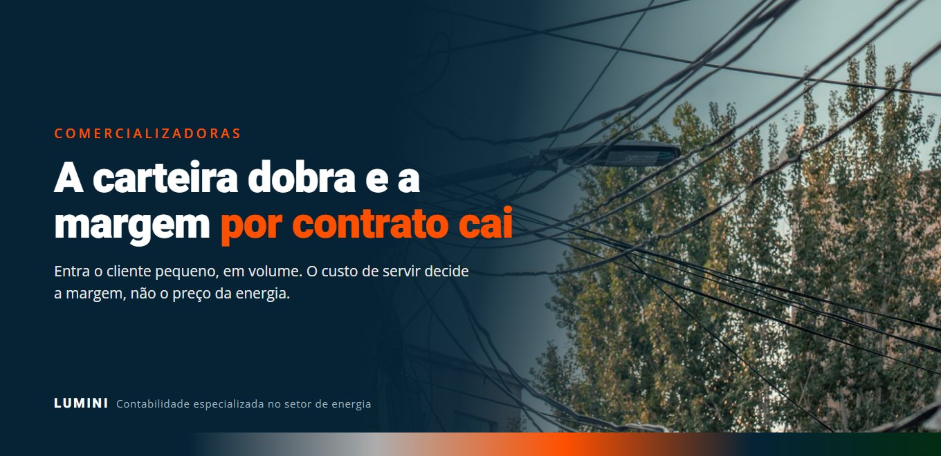 Poste urbano com cabos de distribuição, representando os consumidores de baixa tensão que passaram a poder migrar