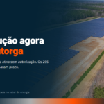 Vista aérea de usina fotovoltaica de grande porte, representando a geração própria em regime de autoprodução