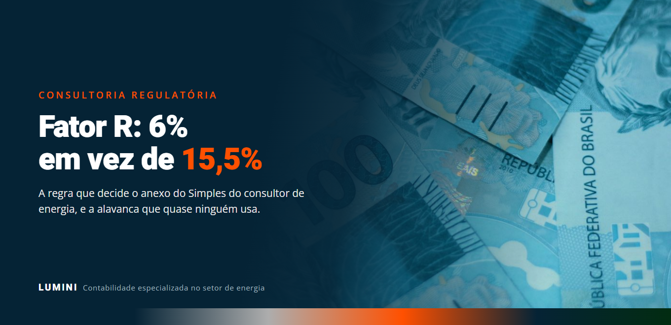 Notas de cem reais representando a diferença de imposto entre o Anexo III e o Anexo V do Simples Nacional