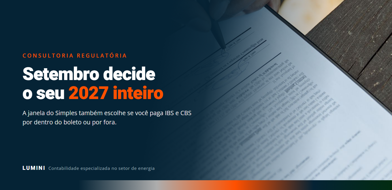 Assinatura de documento empresarial, representando a decisão de regime tributário na janela do Simples Nacional