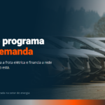 Fila de veículos elétricos novos, representando a frota incentivada pelo programa MOVER