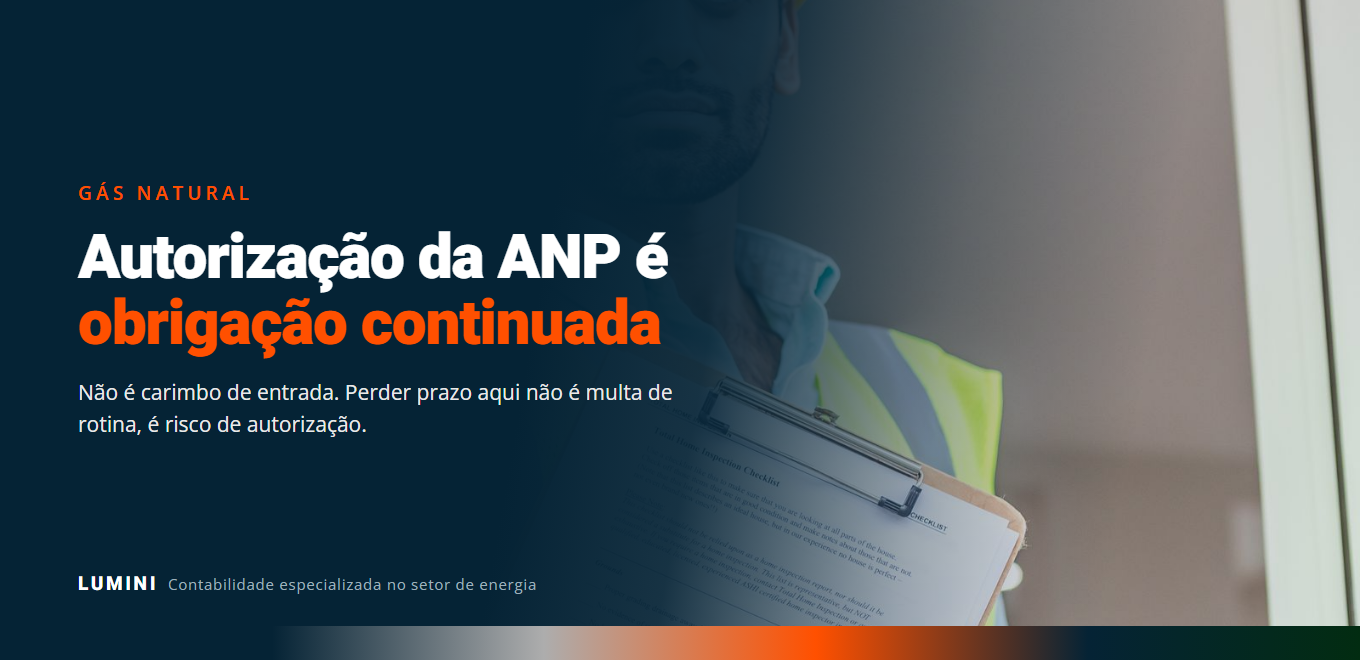 Profissional com prancheta inspecionando instalação industrial, representando as obrigações continuadas da ANP