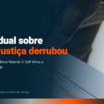 Assinatura de contrato empresarial, representando a discussão jurídica sobre a taxa de fiscalização do comercializador de gás